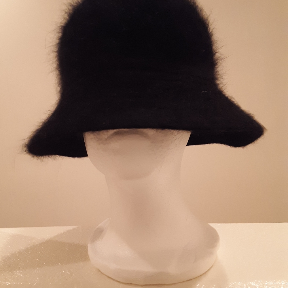 Angora/wool hat “Black”